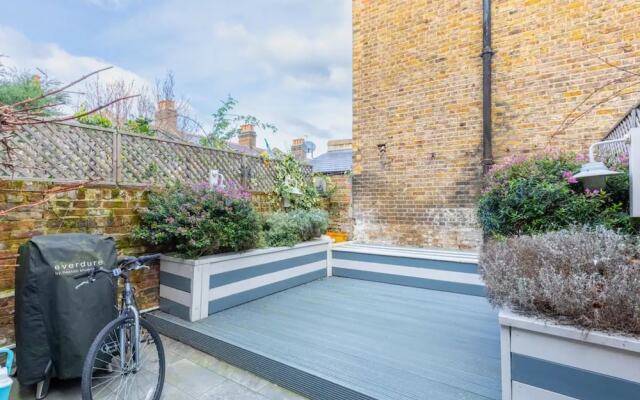 Beautifully Designed 2BD House - by Queen's Park!