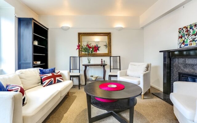 West London 3 bed Home Next to the River!