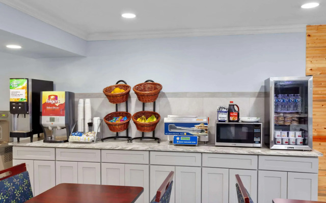 Days Inn & Suites by Wyndham Siler City