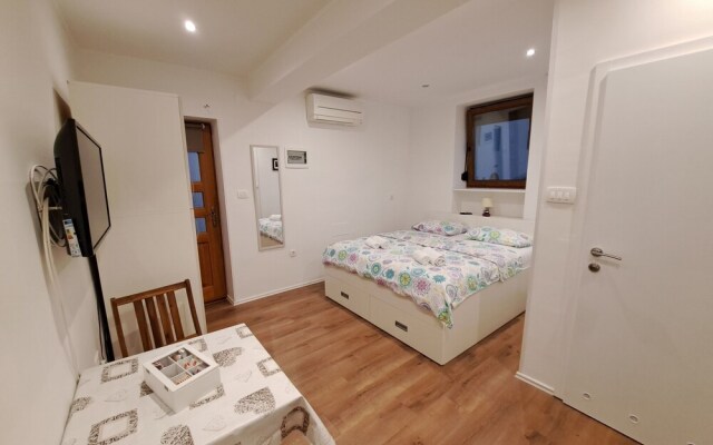 Studio Leo Apartment