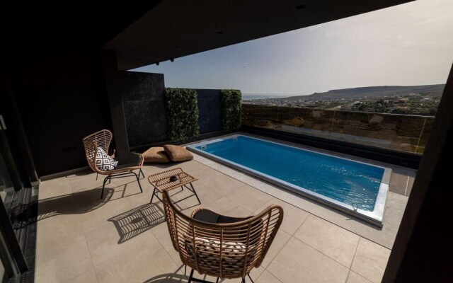 Beautiful 4-bed Villa Ria in Vathianos Kampos