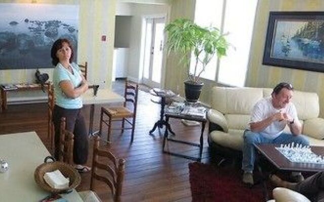 Black Rooster Guesthouse