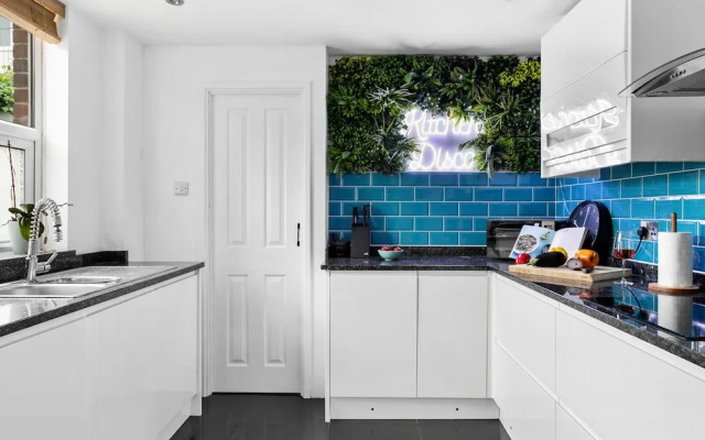 The Terrace - Bright Characterful and Near Beaches
