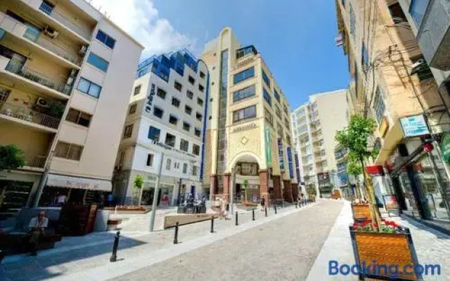 Modern Studio Central Location