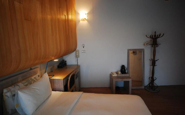 Orange Moon Inn
