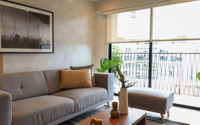 w Elegant 2BR With Balcony in Miraflores