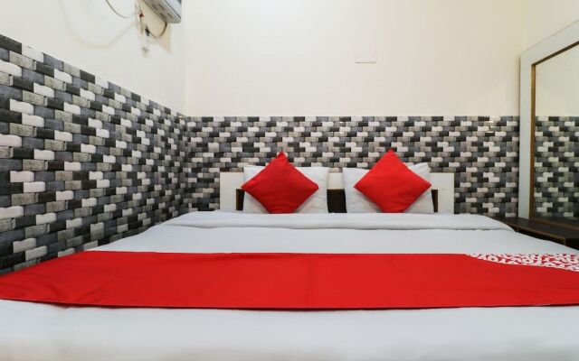 OYO 11762 Trimurti Guest House