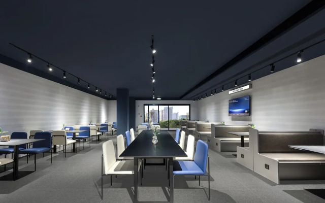 Pudong Airport  Light Residence Hotel