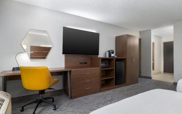 Holiday Inn Express Hotel & Suites Bentonville