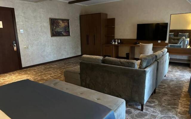 MandarinnART Hotel