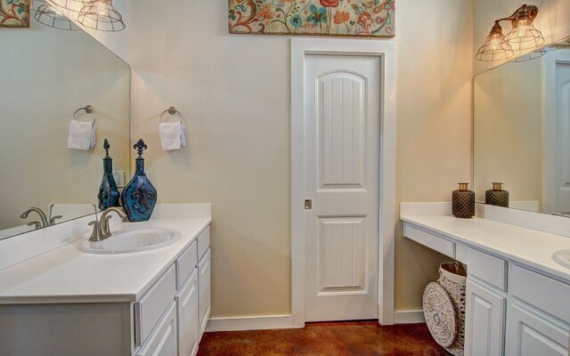 7th Sunrise 3 Bedroom Condo by RedAwning