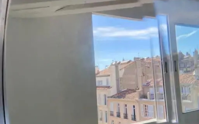 Grand studio avec vue sur notre Dame de la garde