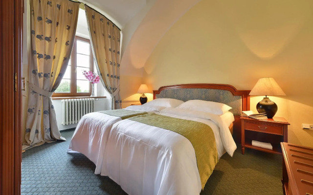 Maximilian Lifestyle Resort