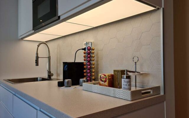 Bright And Modern - 2-bedroom, Central, Free Parking
