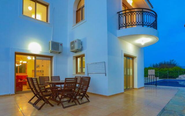 Villa Leda Finiki in Latchi