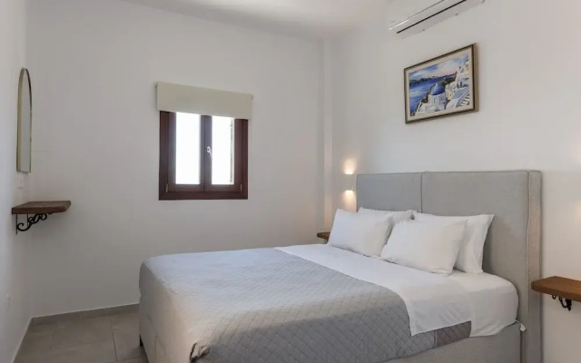 One Bedroom Apartment-sleeps 4 -sea View-parking