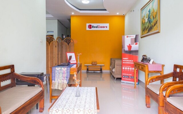 Guest House Kost and Kantin by RedDoorz