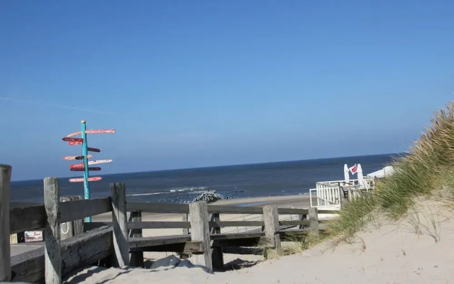 Elegant Apartment in Bergen aan Zee near Beach