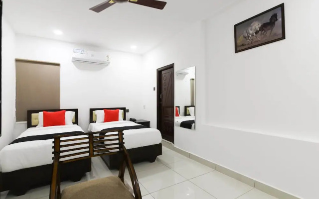 Capital O 63727 Mythri Hotel