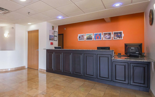 Motel 6 Dallas - Irving DFW Airport South