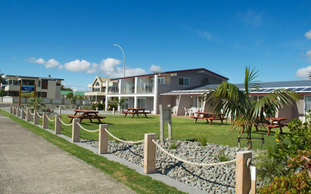 Bailey's At The Beach Motel