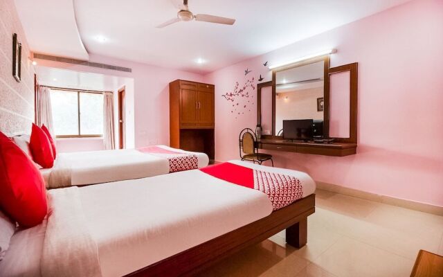 OYO 737 Hotel Manny'S Palace