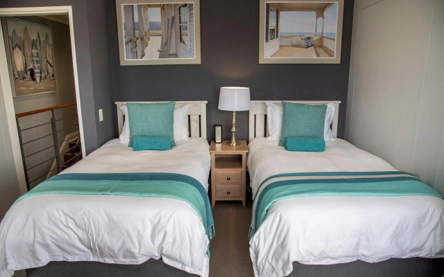 Waterfront New Listng - 8 South Quay -