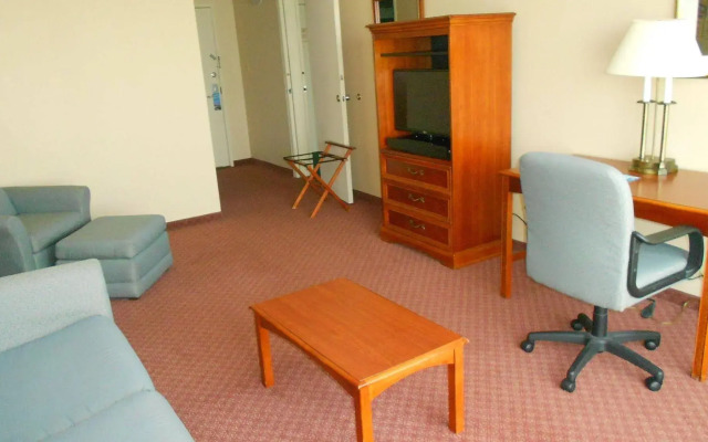 Travelodge Peoria Hotel and Conference Center