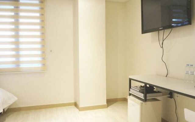 First Stay Hotel Eagle Owl