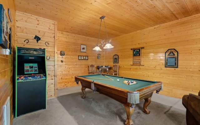 Luxurious Nine Bears Home Minutes Away to Gatlinburg by Redawning