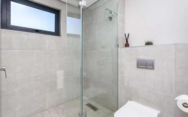 Luxuriuous 1 Bedroom in 16 on Bree
