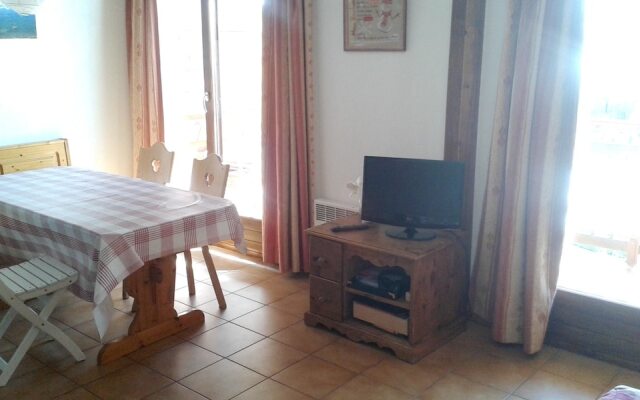 Studio in Praz-sur-arly, With Wonderful Mountain View and Enclosed Gar