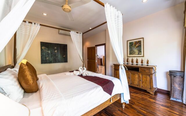 Cozy 3 BR Pool Villa close to Town CV3L