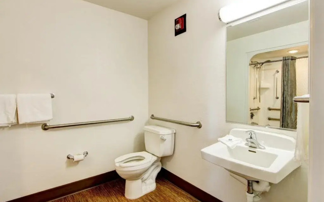 Super 8 by Wyndham Aurora East