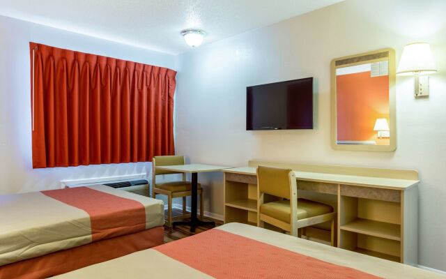 Motel 6 East Ridge #4423