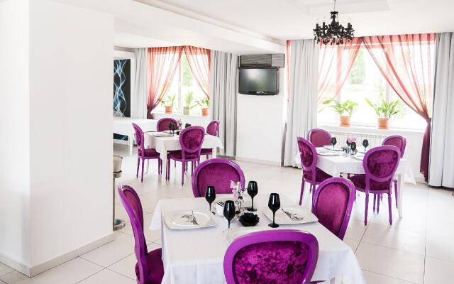 Alex & George Boutique Hotel