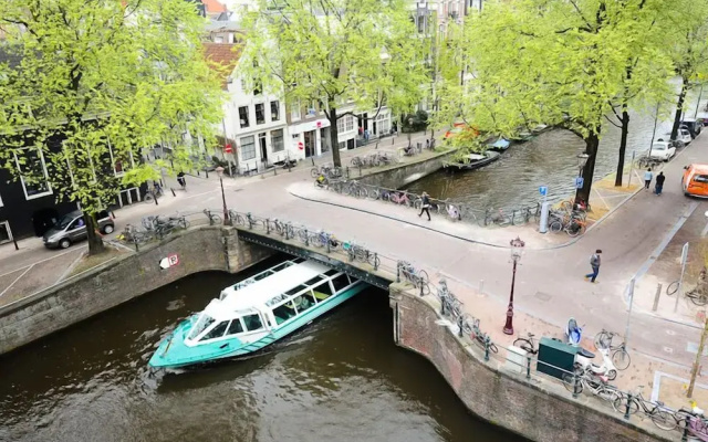 Amsterdam Inn - Digital Access