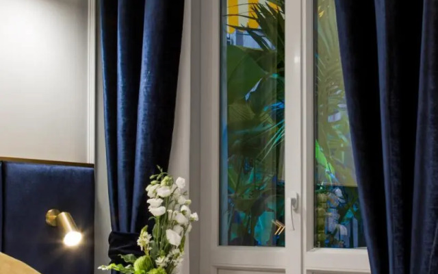 Tree Charme Parliament Suites