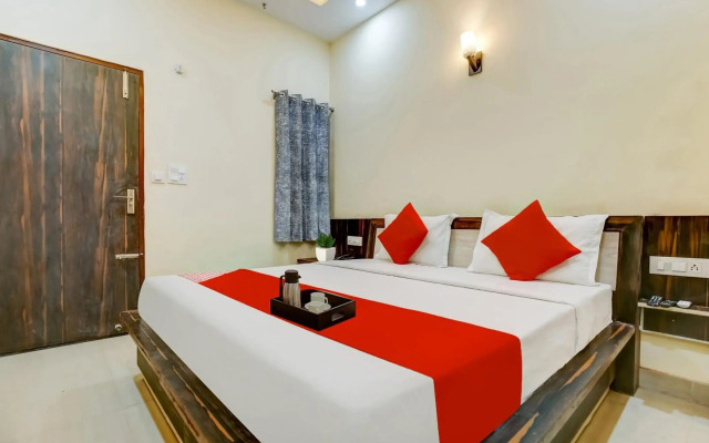 OYO Flagship 70098 Moon Trip