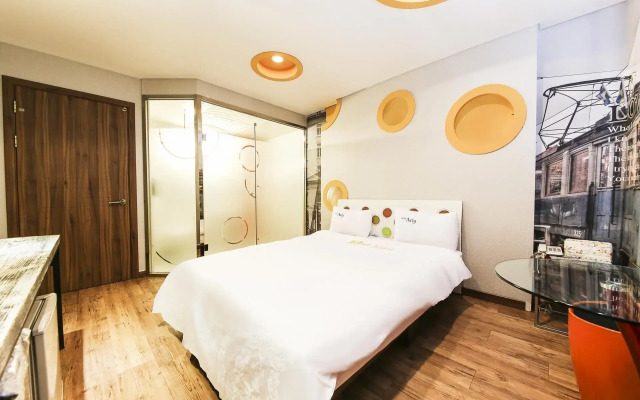 Q Hotel