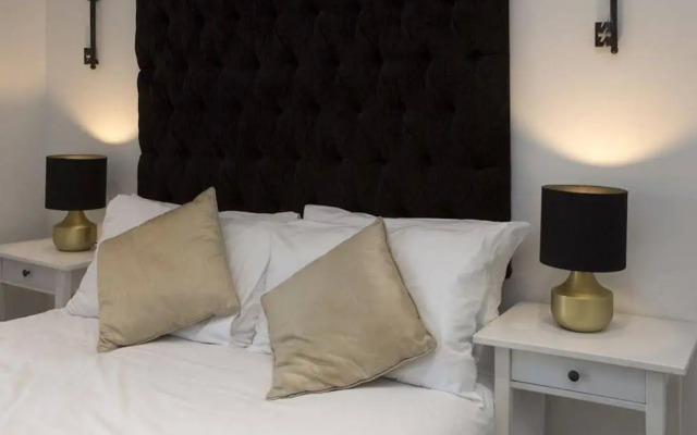 Charming Tower Bridge Apartment