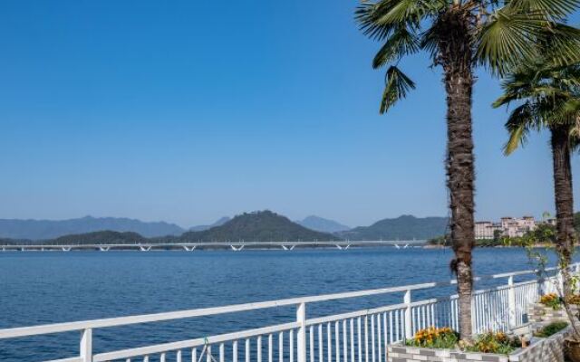 Lakeview Houseboat Hotel & Resort