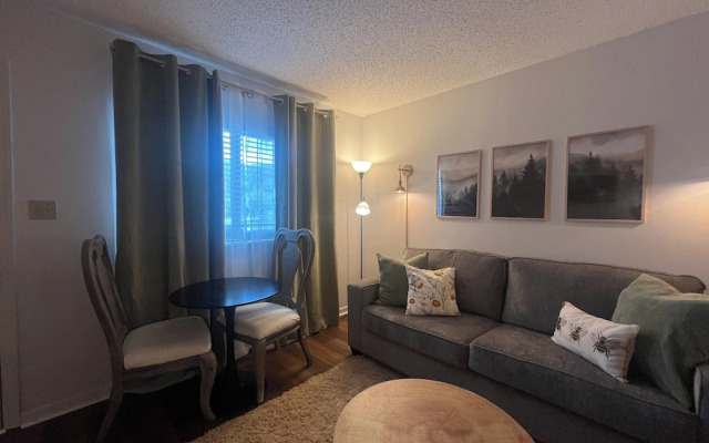 Tennessee Honey Getaway w/ Pool!