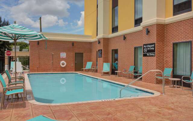 Hampton Inn & Suites Tampa Busch Gardens Area