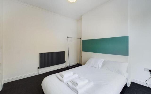 Contemporary 4BD Home nr Liverpool City Centre