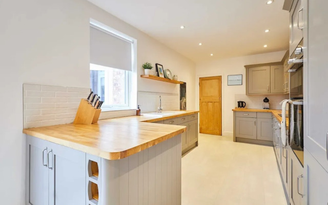 Host Stay Bristol Avenue