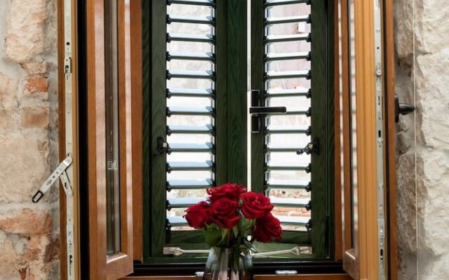 Jupiter Lux Rooms
