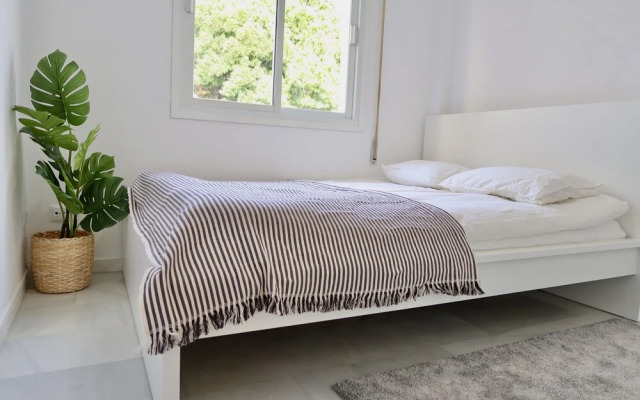New Skandinavian penthouse-5min to beach