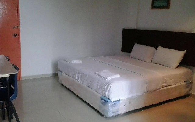 OYO 90494 Sam Huat Hotel