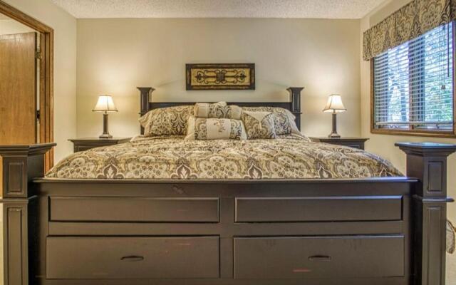 02101 - 1 LaCanada Lane